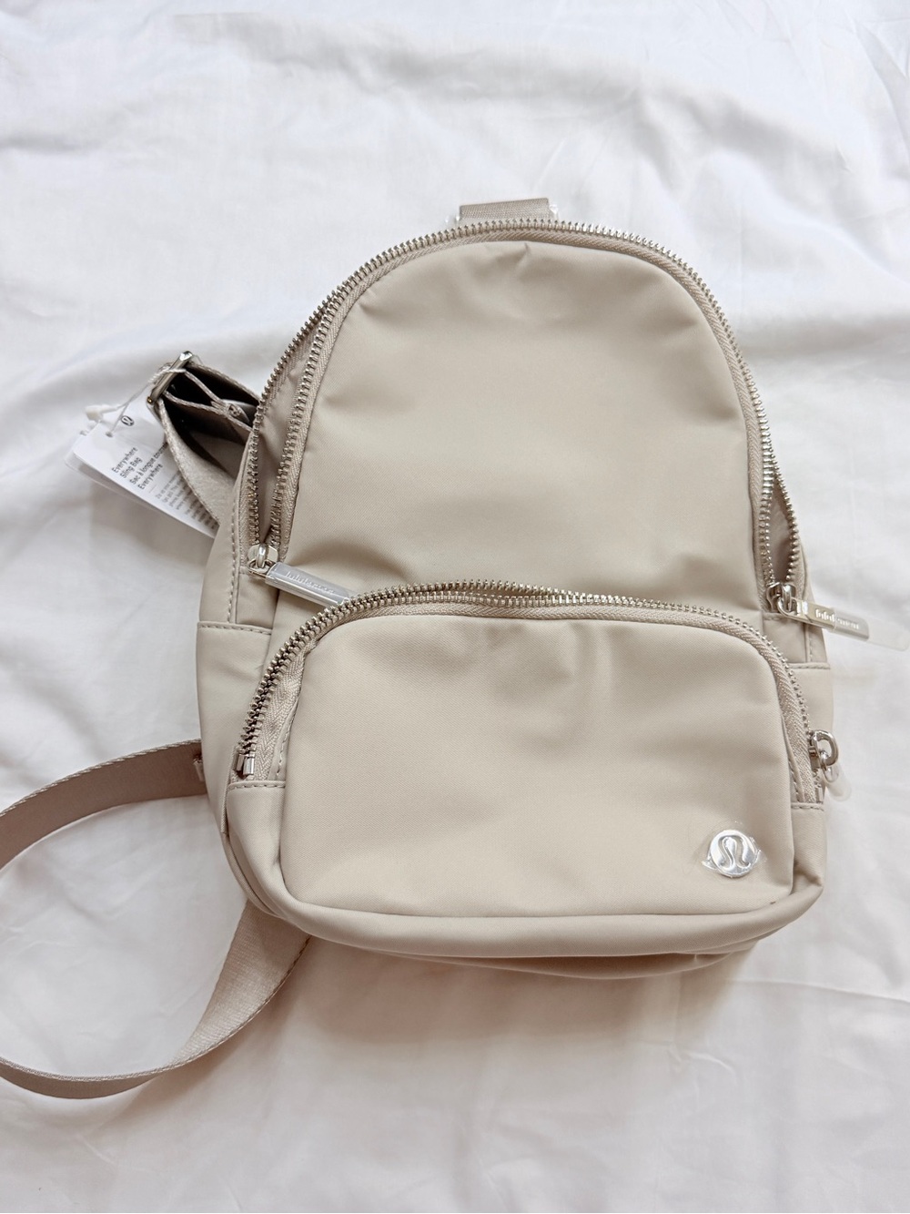 Lululemon Everywhere Sling Bag 4.2L silver tan